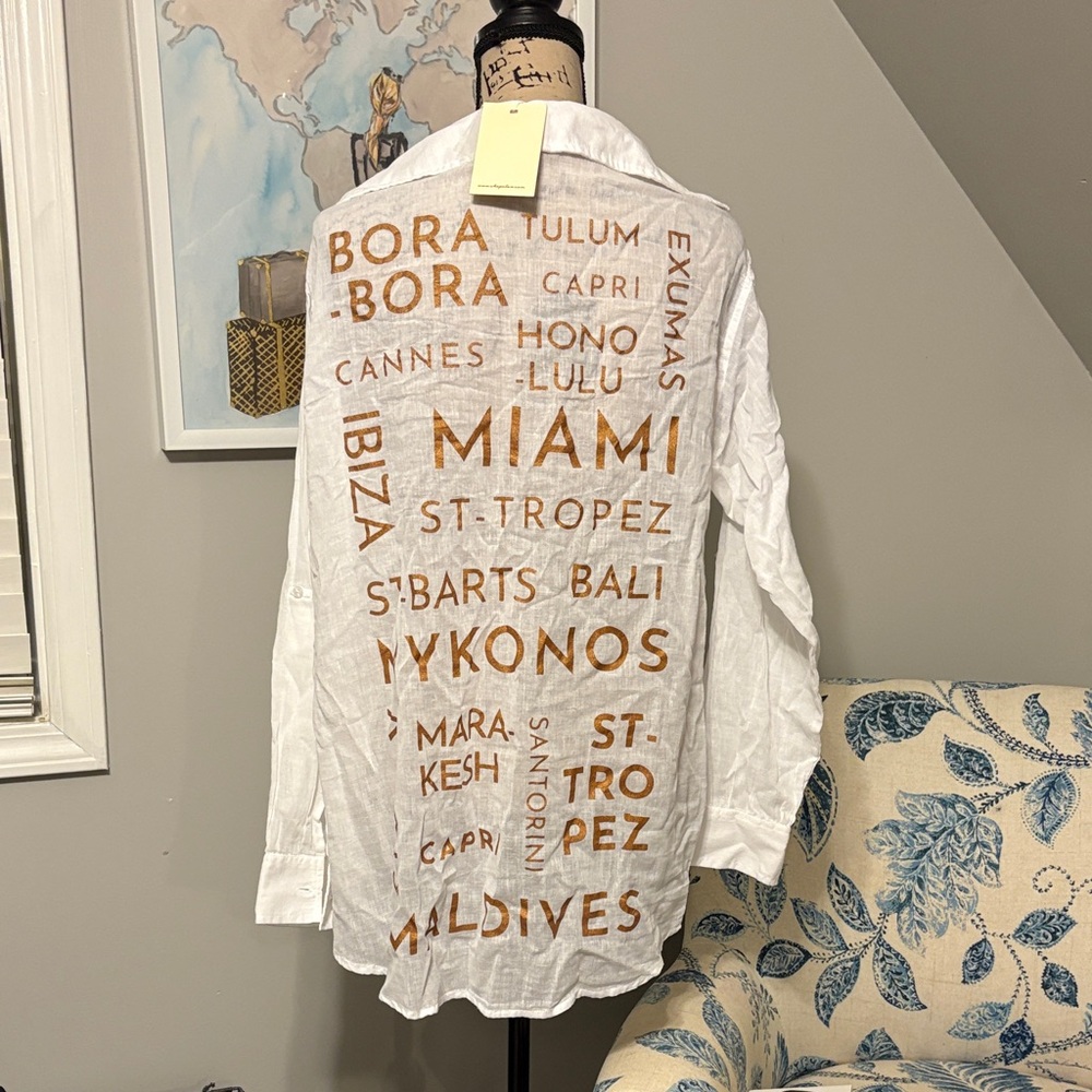 Elan size small bnwt White Shirt with Brown City Names